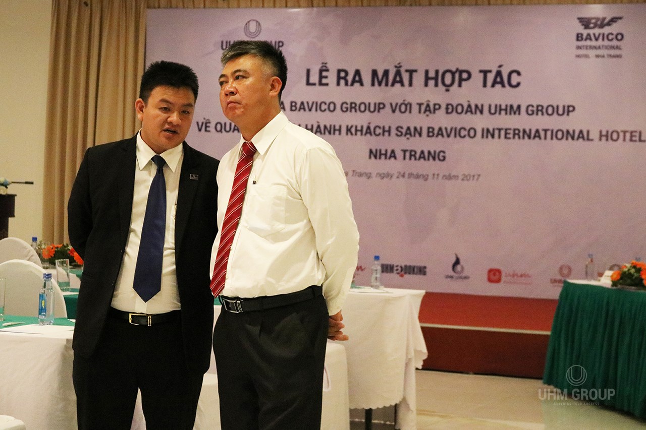 Ông Nguyễn Hữu Ân - Tổng Giám đốc Tập đoàn UHM Group và ông Đinh Tiến Sử -Tổng Giám đốc công ty BẠCH VIỆT